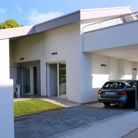 Stunning With Private Fenced Garden And Bbq 비비오네