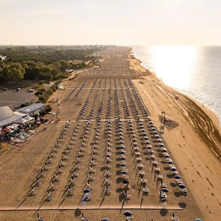 Stunning With Private Fenced Garden And Bbq Willa